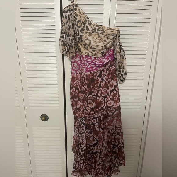 AMUR Jaylah One Shoulder Printed Silk-Chiffon midi dress. - Picture 3 of 3